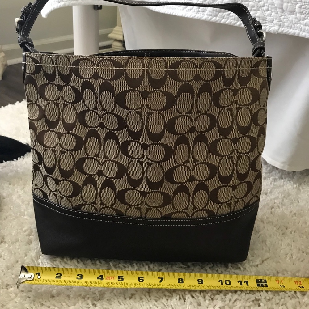 LIKE NEW! Chocolate Coach shoulder bag.